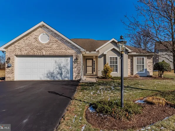 62 Longwood Dr, Mechanicsburg, PA 17050