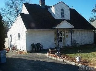 22 Grouse Ln, Levittown, NY 11756