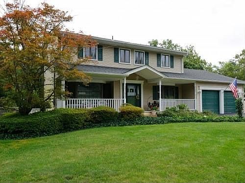 1st image of 10 Cornell Dr