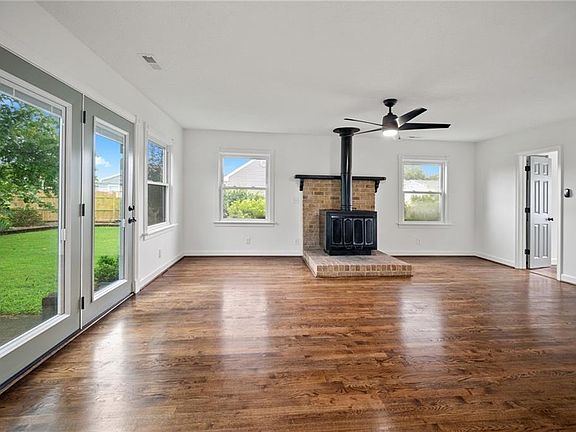 3rd image of 1824 Garfield Drive