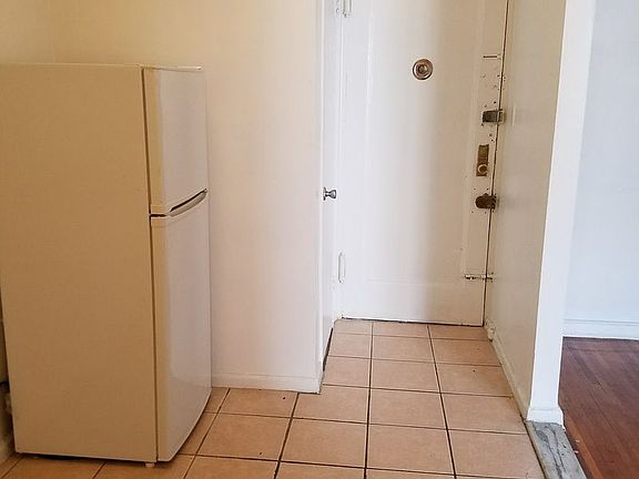 4th image of 20 Saint Pauls Ct APT 4F