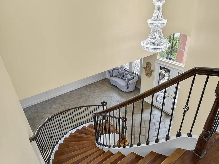 1724 Annandale Cir — Photo 37
