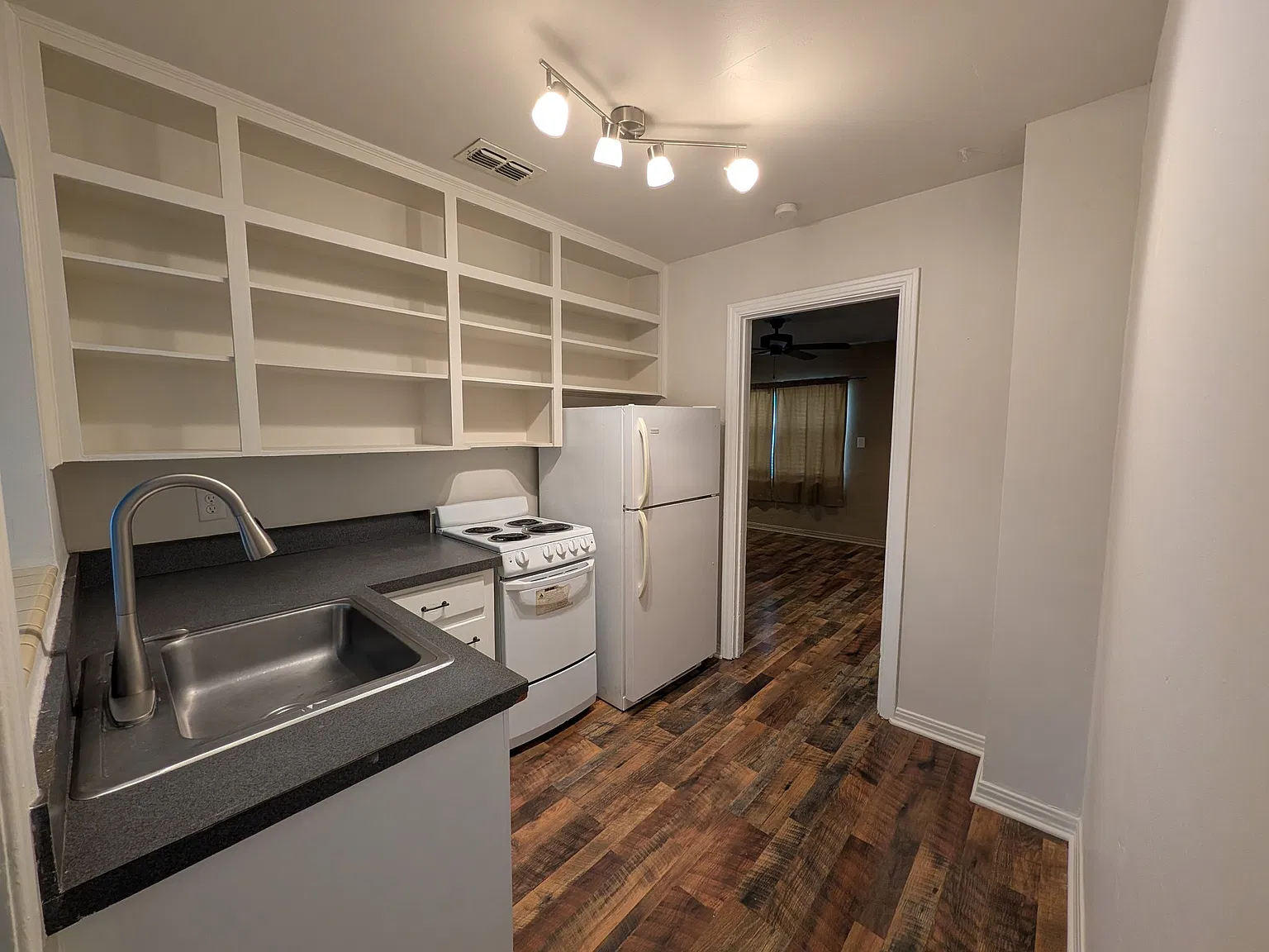 2 Bed 1 Bath Unit in Lakeland, FL - Available - $1185/mo — Photo 4