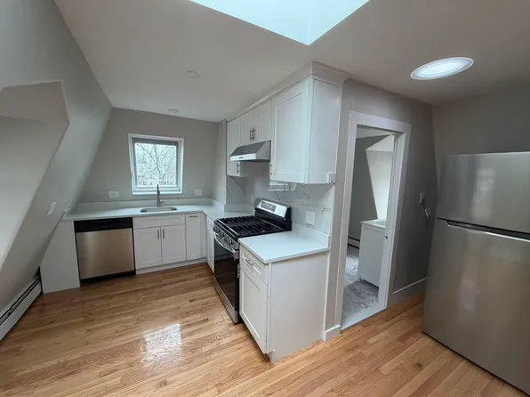 6 Channing St Floor 3, Newton, MA 02458
