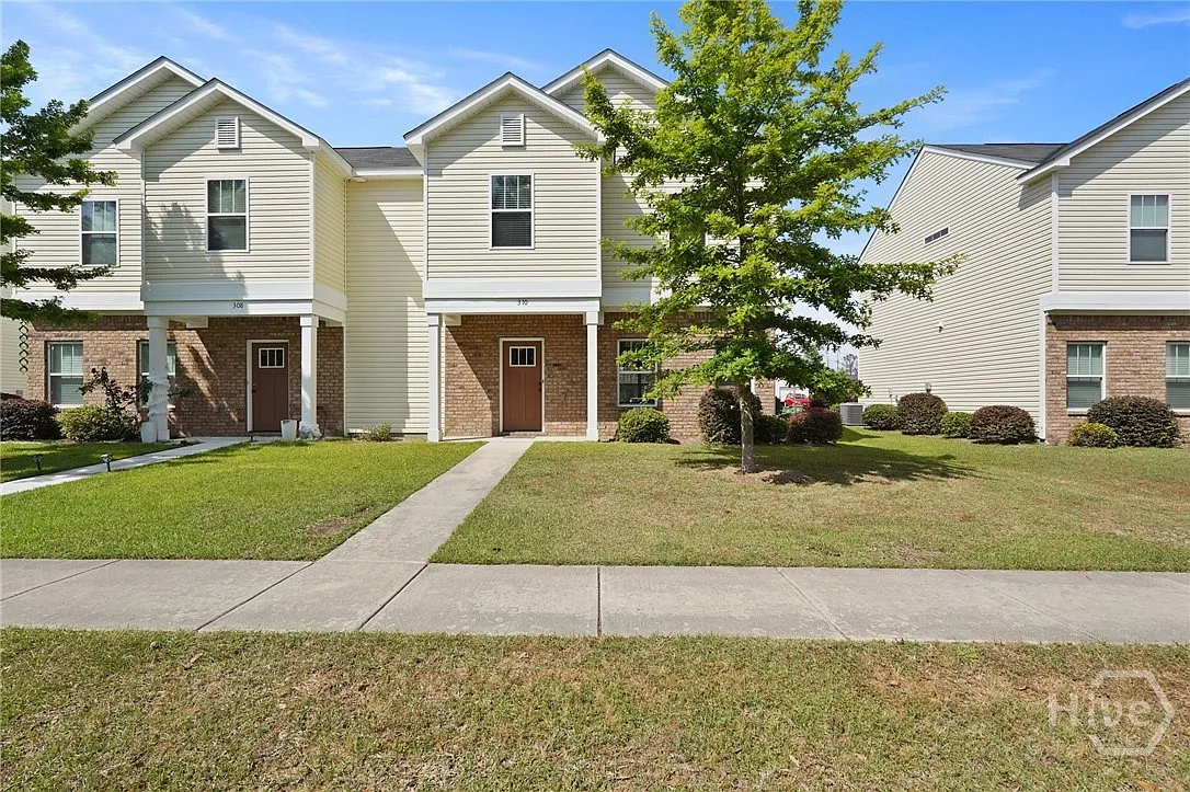 3 bed, 2.5 bath, 1556 sqft, $1,895 — Photo 1