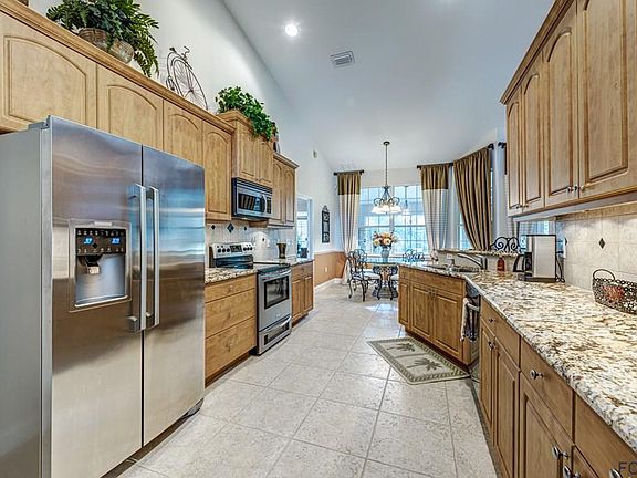 5th image of 69 Burbank Dr