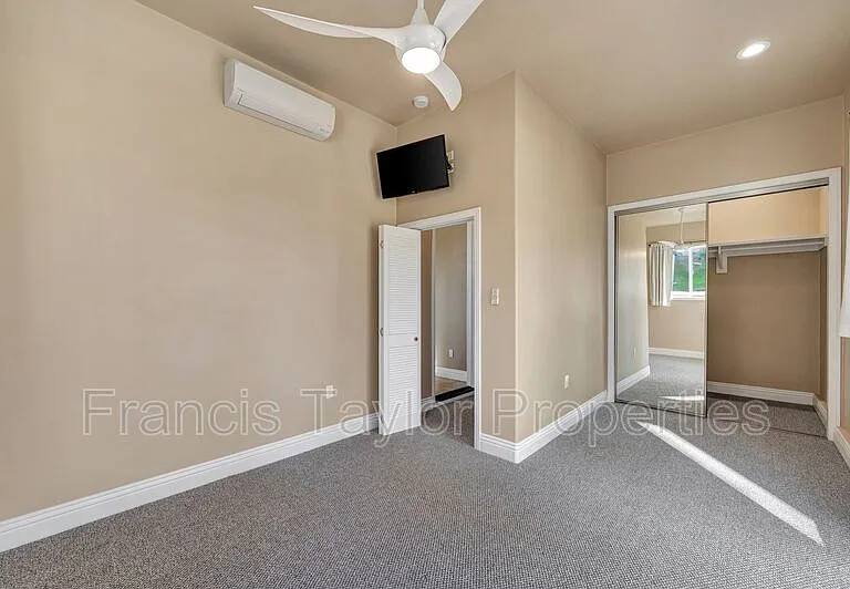 2861 Eastview Ter — Photo 10