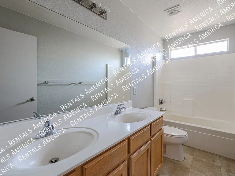 7441 W Fleetwood Ln — Photo 29