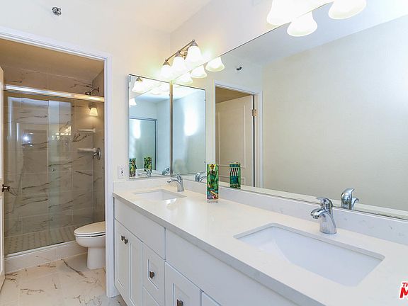 3rd image of 600 W 9th St APT 813