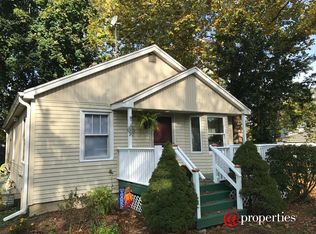 9501 Byrne Dr, Fox River Grove, IL 60021