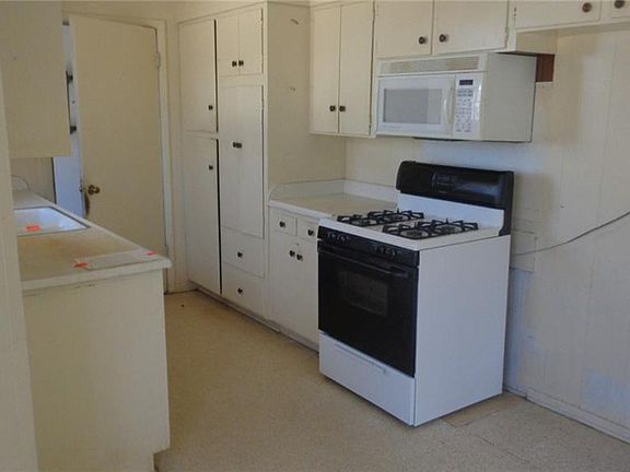 5th image of 805 NE 5th Ave