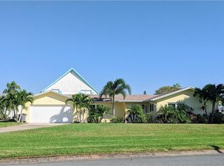 11855 7th St E, Treasure Island, FL 33706