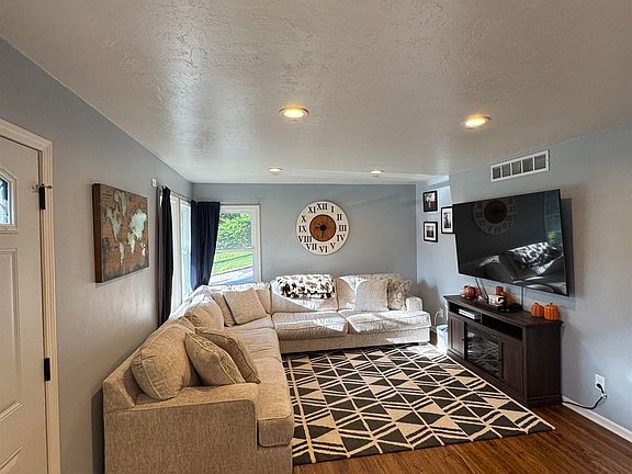 2nd image of 2020 McDonald St