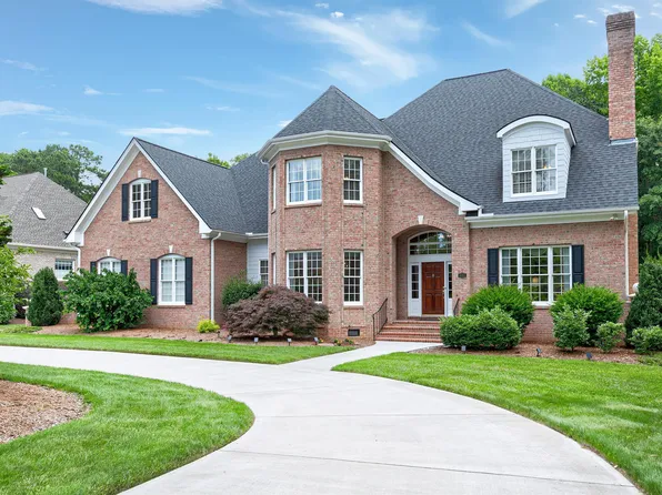 203 Devonhall Ln, Cary, NC 27518