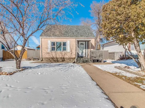 120 S 11th St SW, Medicine Hat, AB T1A 4S3