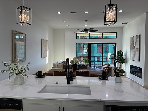 3rd image of 2631 Kirby St #2