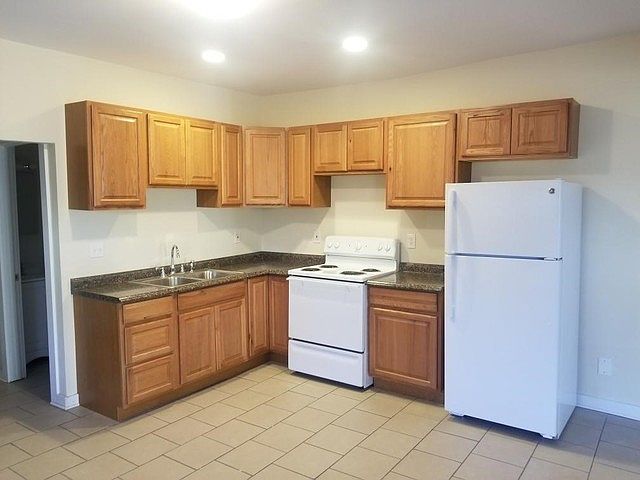 2nd image of 636 Joliet St Unit 4