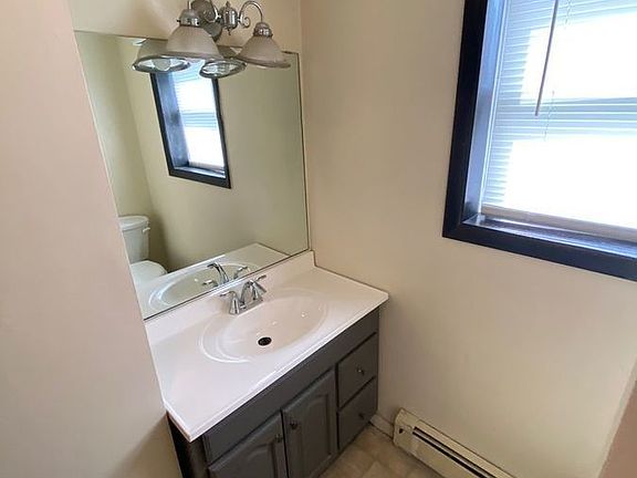 5th image of 411 E Mifflin St APT 4