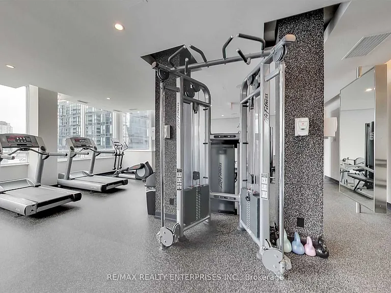 270 Wellington St W #409 — Photo 29
