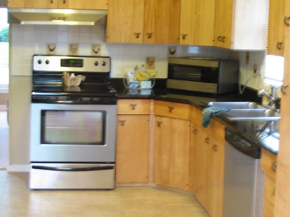 2nd image of 3048 Nevada Ave S