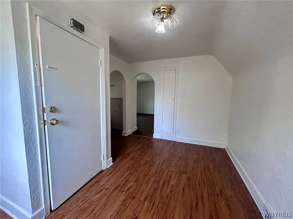 2 bed, 1.0 bath, 770 sqft, $800 — Photo 4