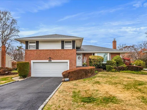 6 orient Court, Westbury, NY 11590