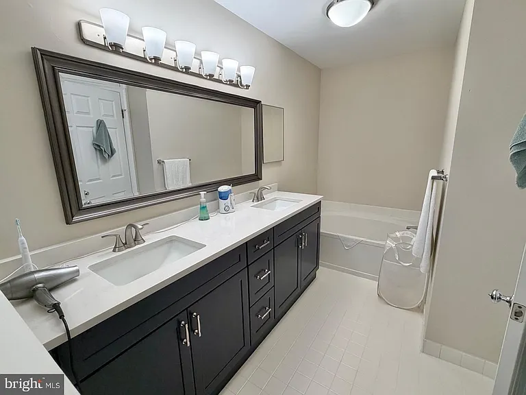 335 Danbury Ct #335 — Photo 24