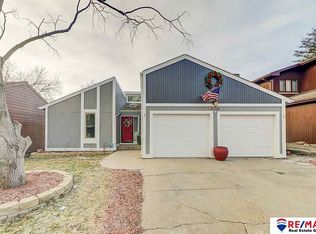 8105 Weber Plz, Omaha, NE 68122