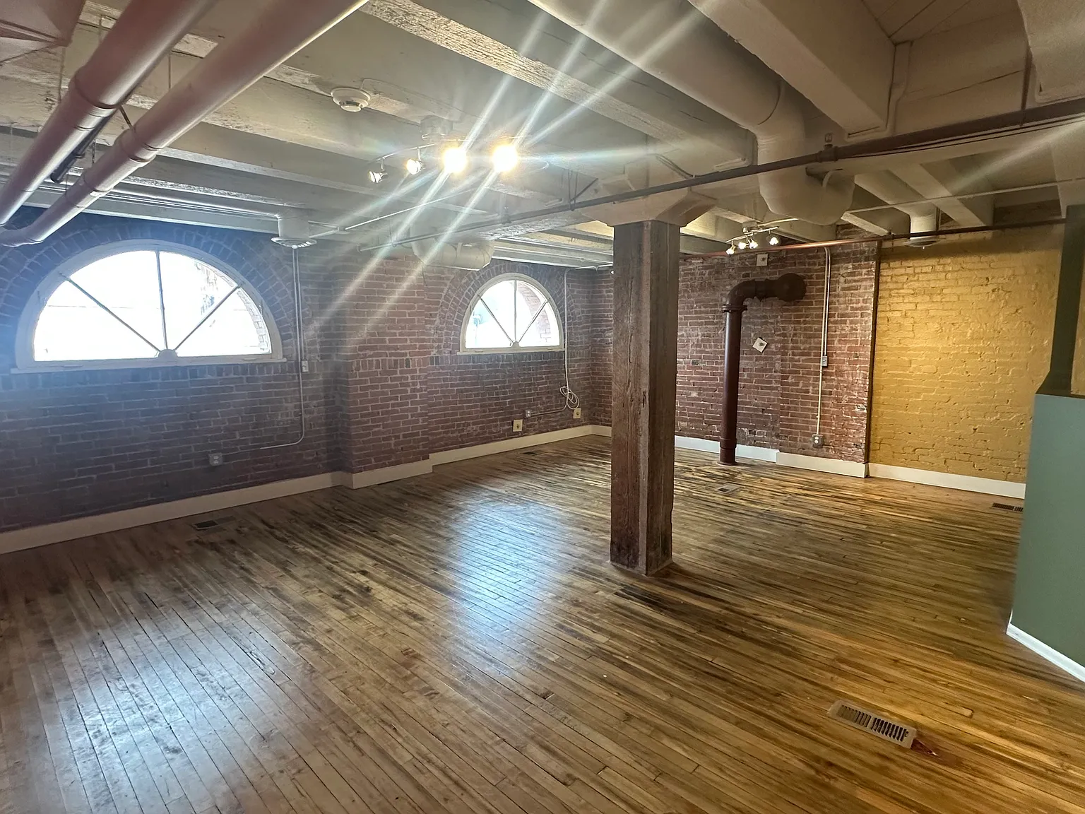 1 bed, 1031 sqft, $975 — Photo 1
