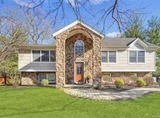 12 Sterling Forest Ln, Suffern, NY 10901