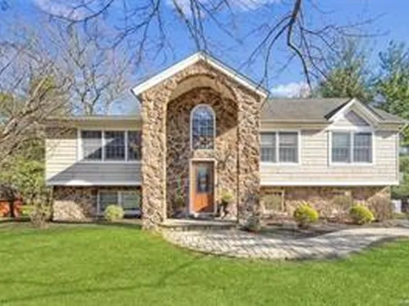 12 Sterling Forest Lane, Suffern, NY 10901