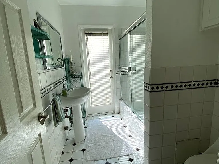 5921 McDonie Ave — Photo 12