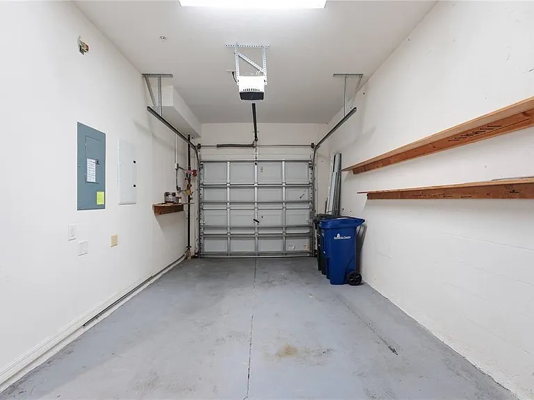 1346 Grantham Dr — Photo 33