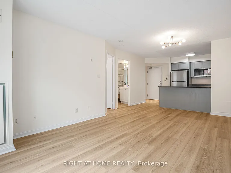 1000 King St W #220 — Photo 5