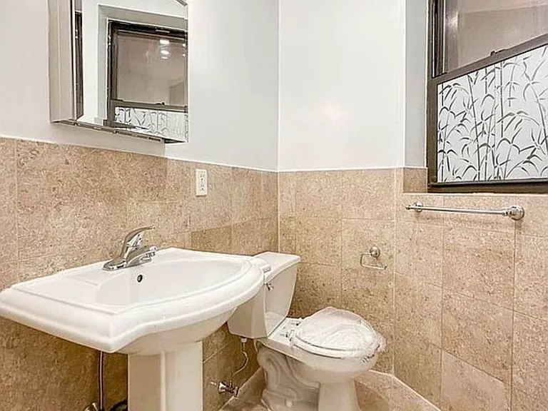 437 W 54th St #1A — Photo 5
