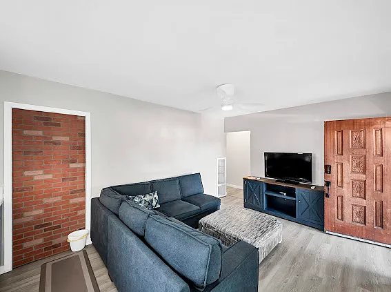 1 bed, 500 sqft, $2,100 — Photo 3