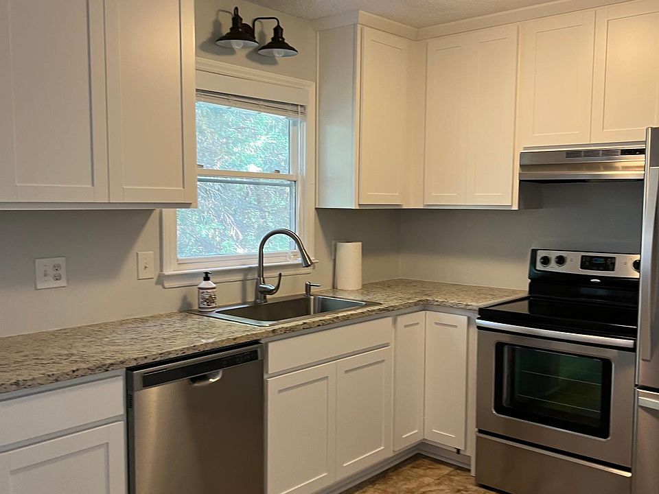 1st image of 204 McGregor Dr