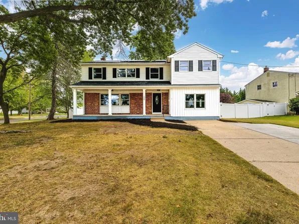 100 Old Colony Ln, Marlton, NJ 08053