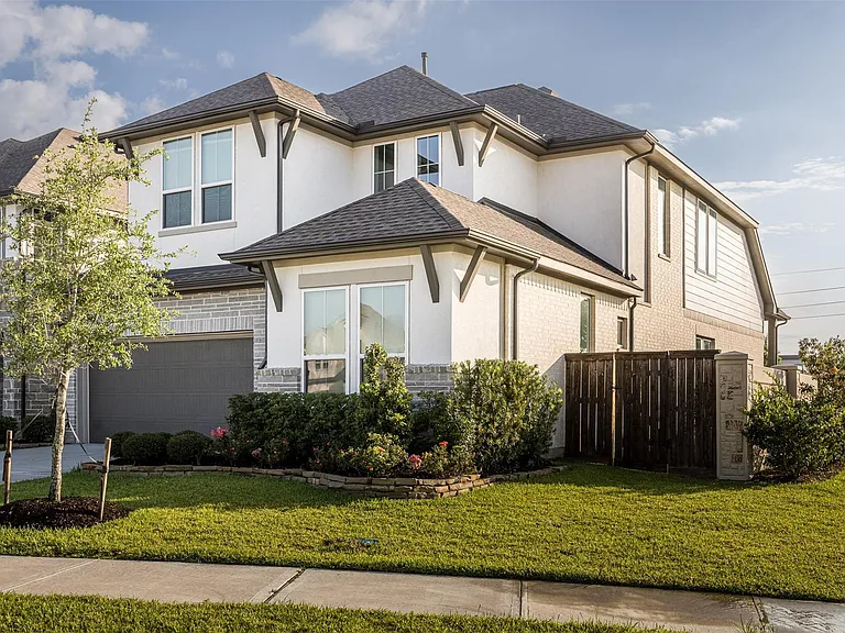 2331 Russett Forest Dr — Photo 3