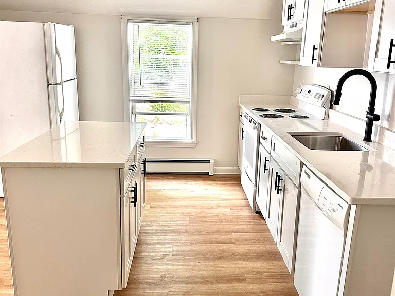 38 Glass St — Photo 1