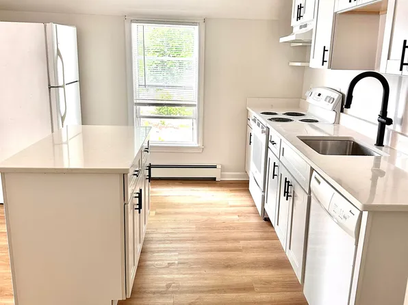 38 Glass St, Suncook, NH 03275