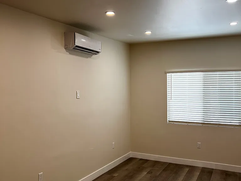 7017 Jamieson Ave — Photo 9