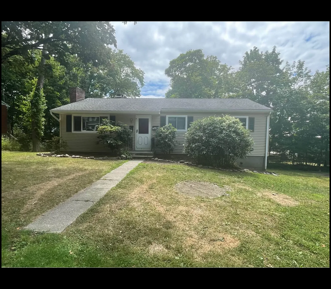 3 bed, $900 — Photo 1
