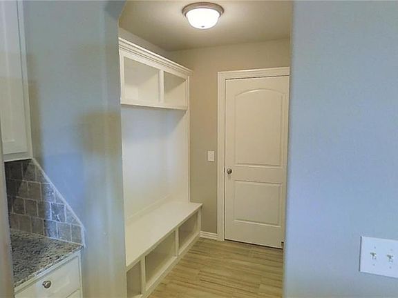 5th image of 206 Camden Dr