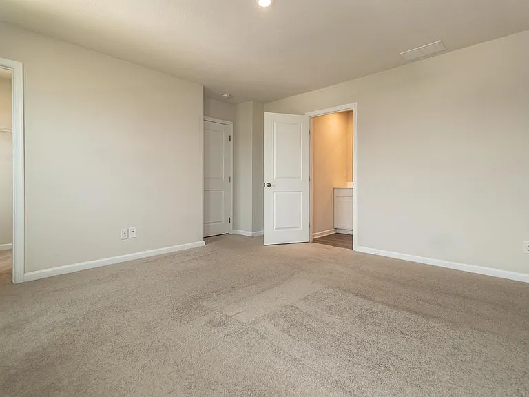 472 Roberta Dr — Photo 21