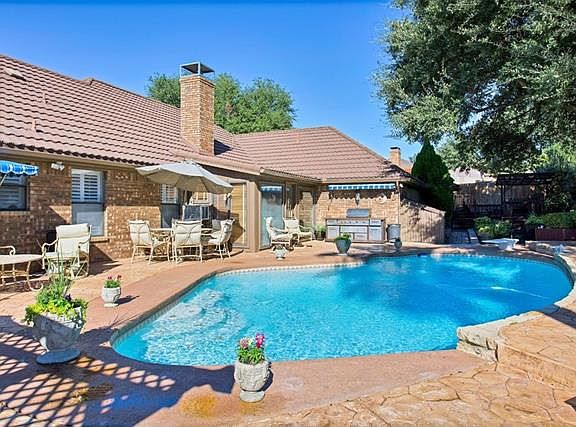 3rd image of 8329 Crosswind Dr