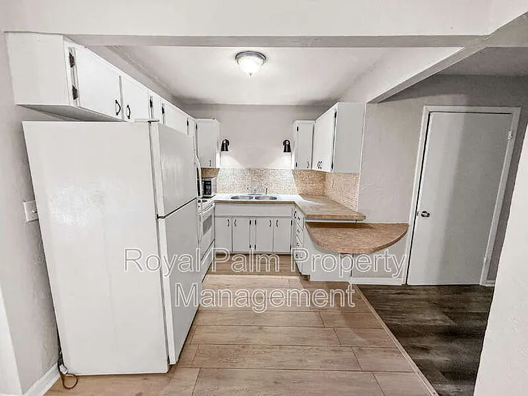 3744 Estelle Ave — Photo 11
