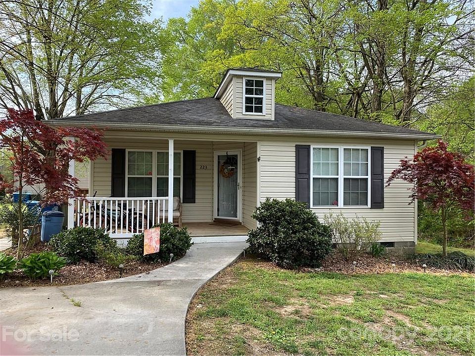 2nd image of 223 Carolina Blvd