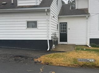 84 Blade St, Warwick, RI 02886