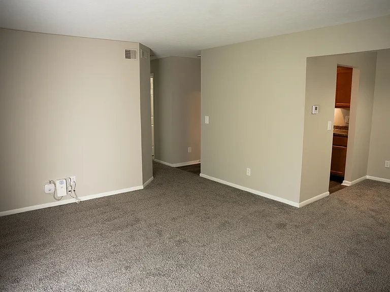 Woodland Apartments — Photo 6